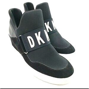 LIKE NEW DKNY PLATFORM COSMOS WEDGE SNEAKERS WOMEN’S SIZE 9